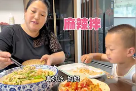 中午没吃饱，下午做麻辣拌吃，配上咸鸭蛋，味道绝了！