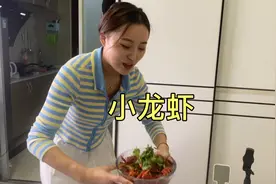 自己的男朋友就要宠着啊，今天又是宠他的一天～小龙虾安排上！视频封面