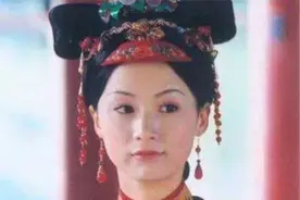 小赫舍里氏嫁给娶了亲姐姐的康熙，但感情与地位远远不及视频封面