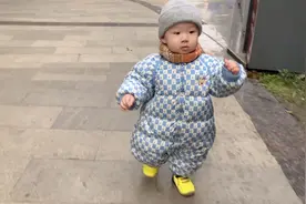 每天在楼下玩儿都不同的人夸你好可爱，连小朋友都要跑过来说可爱视频封面