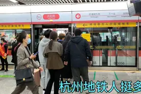 乘坐杭州地铁二号线换乘一号线，体验一下杭州地铁视频封面