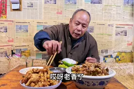 东北气温零下十几度，大火炕从早烧到晚，看看大叔大雪天吃的啥饭视频封面