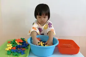 🌈 蒙氏日常训练《给玩具宝宝洗澡》视频封面