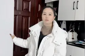 媳妇去逛街，悄悄拿小伙信用卡去刷了2600元，把小伙气得无话可说视频封面