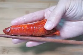 小龙虾剥壳太简单了，一根筷子就搞定，一秒一只，不脏手不流汁视频封面