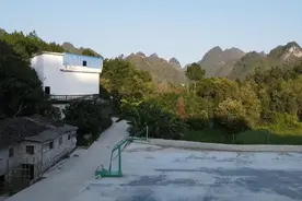 传说这座山被广西壮王莫一大王给捅了个窟窿视频封面