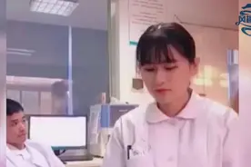 搞笑视频：这个女人太不讲理了，他的错 你反手给我一个大B兜视频封面