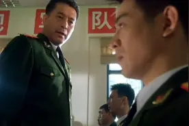 特别是身穿军装的李连杰，一脸正气，成为了无数人心中的男神。视频封面