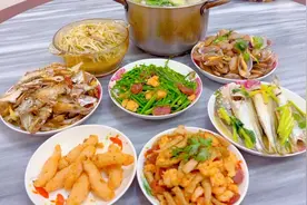 潮汕人都这么能吃吗？一家六口人吃七菜一汤，网友：真不敢相信啊视频封面