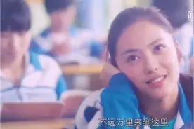 男同学和女同学打球不小心碰着女同学，同学们乐翻天了视频封面