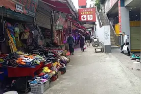 贵阳火车站地下商场，好热闹啊，有好多美女，真的好漂亮。视频封面
