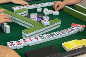 广东麻将，美女老板娘今天大杀四方，连续摸了五把视频封面