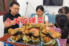 媳妇花280买10只大闸蟹，上锅清蒸16分钟，这样的生活真让人羡慕视频封面
