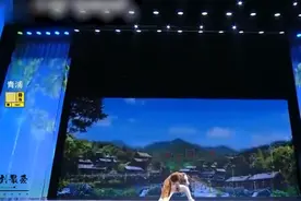 看德云社二人转交换生秦霄贤在刘老根大舞台上高空蹦迪视频封面