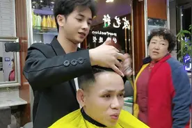 老板视察工作顺便剪个发视频封面