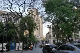 重庆最豪华的街道，被称为“重庆第一街”，如今生意冷清，游客少视频封面