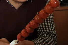吃一串挂了那么多冰糖渣的山碴冰糖胡芦，看餐后血糖会不会爆表视频封面