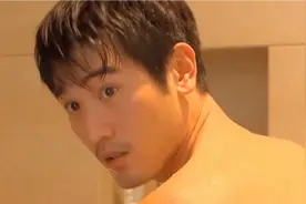 高以翔洗个澡都有点懵，焦俊艳为啥闯浴室，看这段有点搞笑又甜蜜视频封面