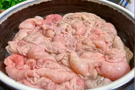 洗大肠，加碱加醋和面粉是大错，教你一招，洁白透亮腥臭味全跑光视频封面