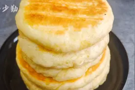 发面油酥烧饼这样做，外皮酥脆内里蓬松，方法窍门在这里视频封面