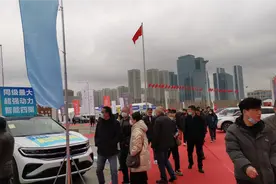 新疆315国际车展今天盛大开幕，现场人气火爆，热闹不容错过视频封面
