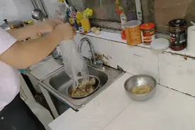 今天清蒸皮皮虾~来看看冷冻过的皮皮虾，到底是不是真的没肉肉视频封面