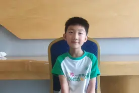 青岛7.7：爸爸给明轩讲小古文《性刚》：能让人者才是高人…视频封面