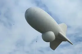 近距离观测唐山上空不明飞行物，谁知道它是干什么的视频封面