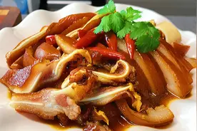 熟食店一斤卖几十的卤猪头肉，自己在家几块钱就可以做，做法简单视频封面