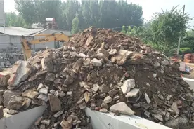 别墅地基回填 用什么料好呢 石头碎石 土铁石粉？视频封面