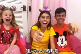 几个小朋友看电视，爸爸花样阻止孩子看电视视频封面
