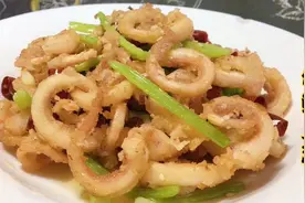 天津饭馆“干煸鱿鱼须”教你在家做，酥脆不回软有技巧，好吃实惠视频封面