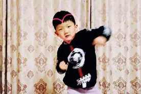 奥特大英雄自创版视频封面
