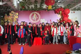 外公生日4代同堂，每个人脸上都洋溢着幸福的笑容，做孩子的榜样视频封面