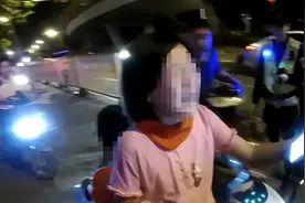 10岁女孩深夜骑车带3岁妹妹狂飙10公里，背后原因让人心酸（上）视频封面