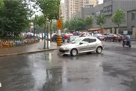 9.1日上海小孩开学第一天上学时大太阳高温，放学下雨不容易一天视频封面