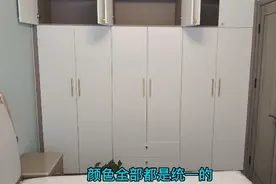 全房定制衣柜装完了，极简风格，双拼颜色很漂亮，金色五金很出彩视频封面