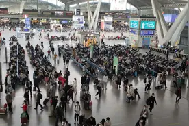 实拍1月2号广州南站现状，人山人海，真不愧中国最繁忙的高铁站啊视频封面