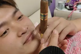 头一回抽雪茄，学不来那气质😂😂视频封面