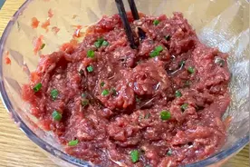 调牛肉馅饺子时：切忌直接放盐，多加2步，馅料鲜美多汁不腥不柴视频封面