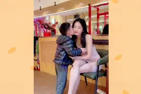 搞笑视频：#搞笑一刻#小孩子能有什么坏想法……视频封面