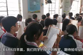 拍毕业照了，意味着我们就要初中毕业了