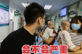 双胎儿子疑似生病了，两个眼睛都发红了，金辉立马送去医院检查视频封面