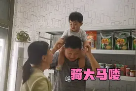 小若汐快会走了更调皮了，满屋里乱翻东西，爸爸驮着骑大马高兴了视频封面
