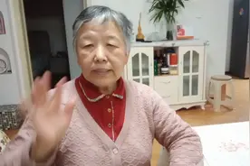 老年人养老是雇保姆好还是找老伴好这个大爷的经历就是答案！