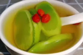 老公工作压力大，睡不好觉，媳妇经常用莴笋煮水喝，安神助睡眠视频封面