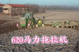约翰迪尔620马力拖拉机牵引联合整地机作业视频封面