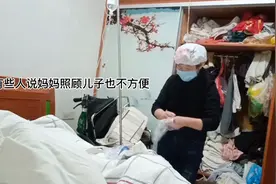 儿子19岁多出车祸瘫痪13年大小便失禁拉不出来，半夜妈帮他插尿管视频封面
