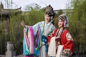 春秋佳话！人在曹营心在汉 ？关羽在此秉烛达旦，夜读《春秋》。视频封面