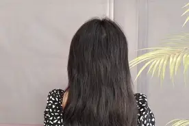 快速出门不想披头散发就这样盘发，一分钟搞定，好看气质又百搭视频封面